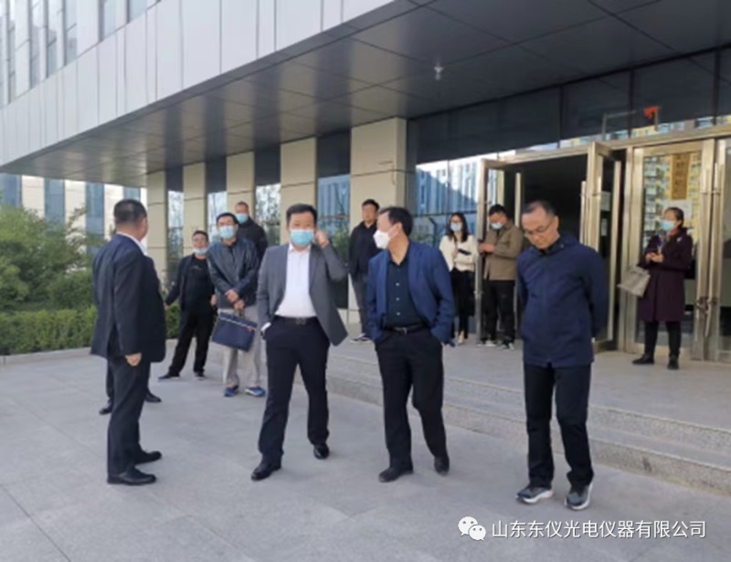 山東東儀光電儀器有限公司與松山區(qū)政府簽約入駐赤峰中關村信息谷科技創(chuàng)新基地